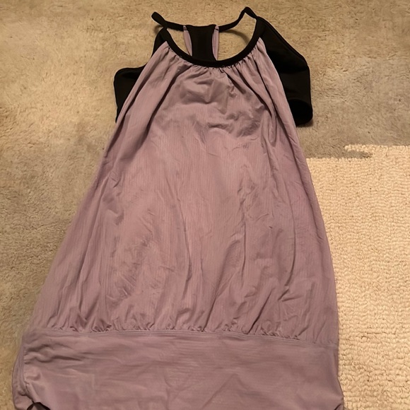 Lululemon tank with built in gray sports bra - Size 4 - Picture 1 of 2